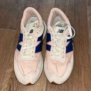 Pink Newbalance 237 with blue accents! In great shape!